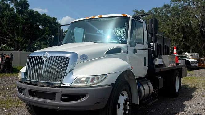 International work truck with flatbed body